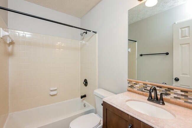 Building Photo - 1218 Raleigh Way NW