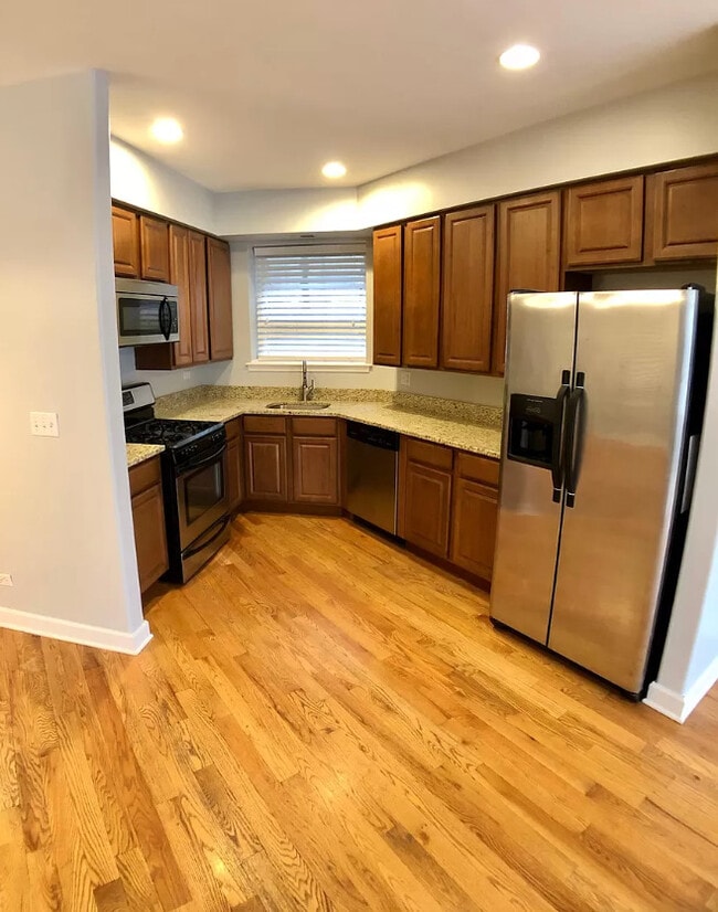 Building Photo - 2341 N Albany Ave