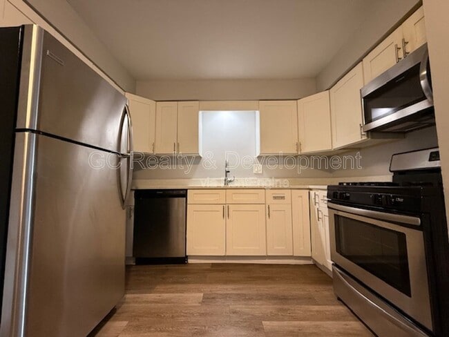 Building Photo - 314 S Warwick Ave