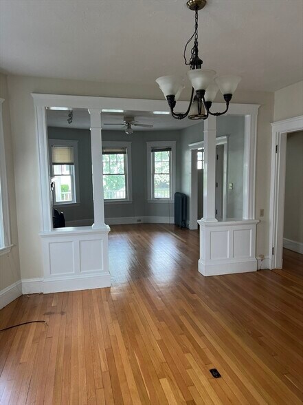 Building Photo - 132 E Elm Ave