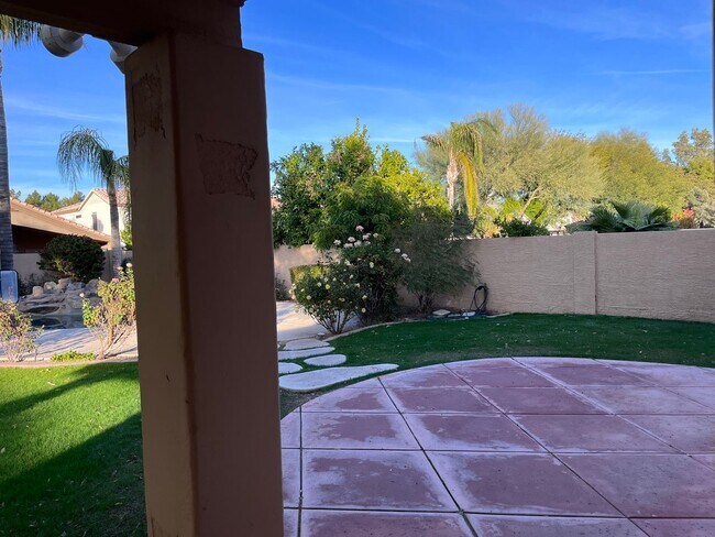 Building Photo - 4746 W Carla Vista Dr