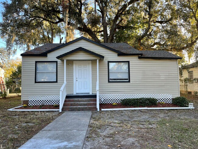 Primary Photo - 2524 Hiland St