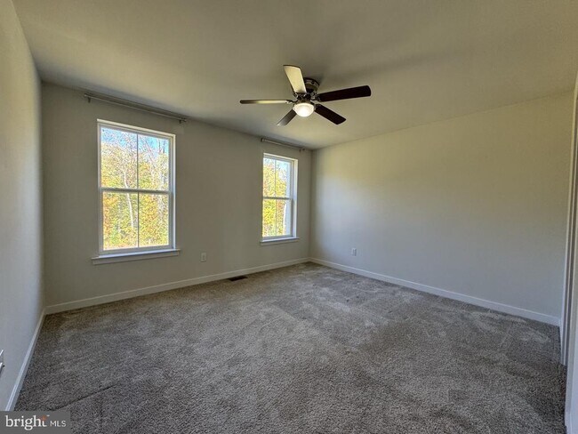 Building Photo - 213 Wynstone Ct