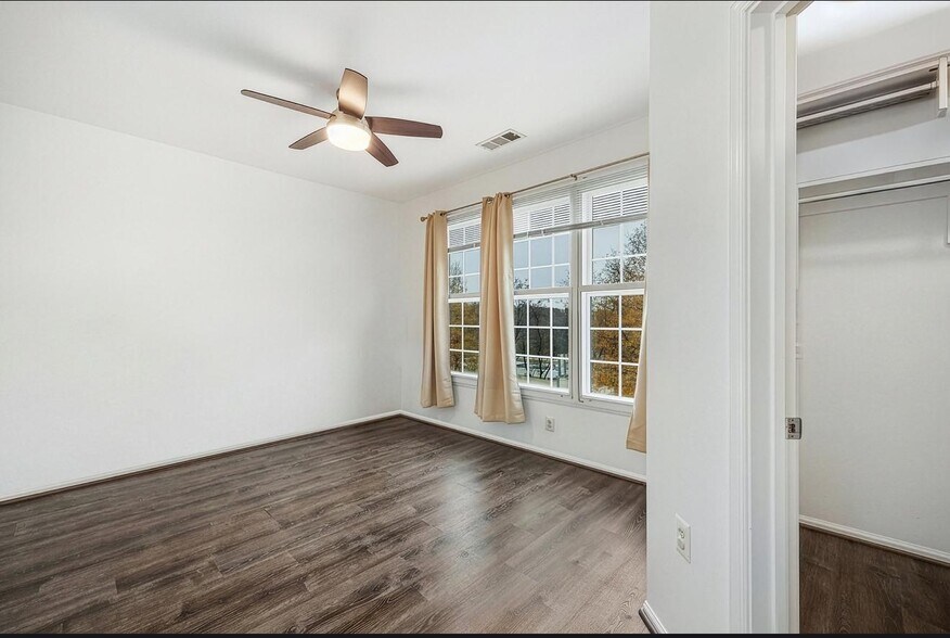 Building Photo - 3015 Nicosh Cir