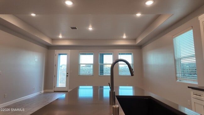 Building Photo - 150 Pinos Altos Trl