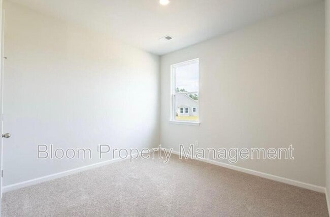 Building Photo - 528 Misty Blf Cir