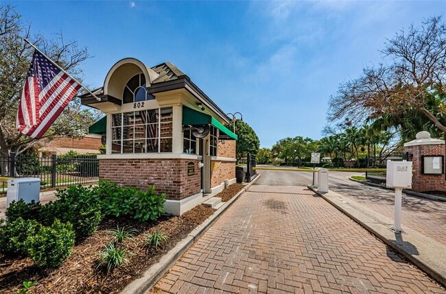 Building Photo - 924 Hemingway Cir