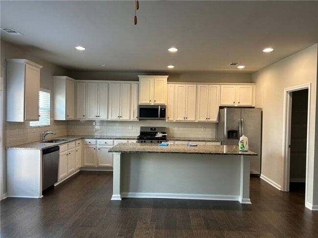 Building Photo - 205 Ridge Valley Dr