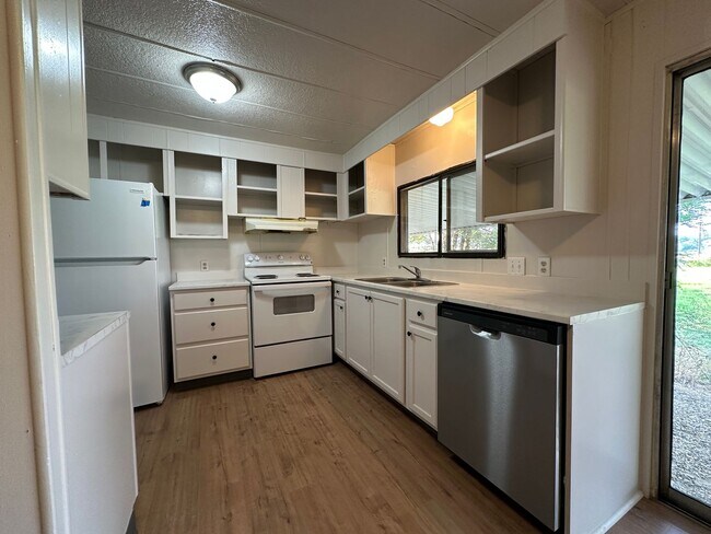 Building Photo - 3b, 2b, 1,100sq.ft. - Emmett -  right on payette river!