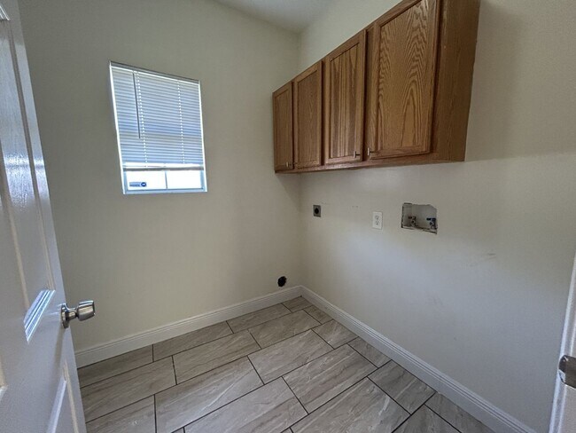 Building Photo - 23983 Terrace Ave