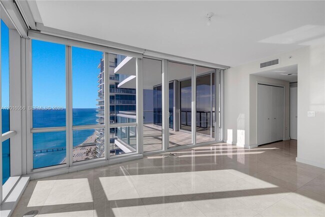 Building Photo - 17121 Collins Ave