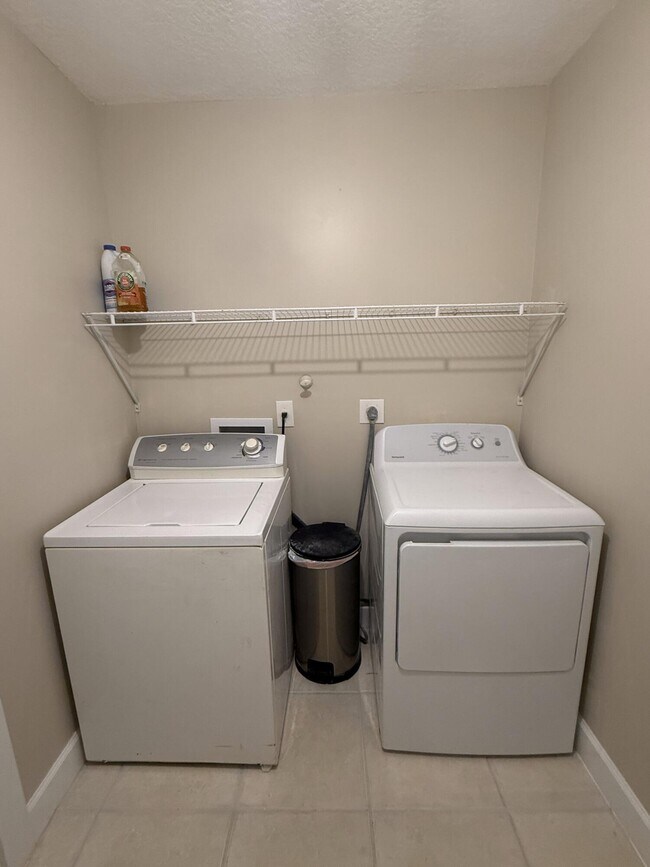 Building Photo - 3957 NW Cinnamon Tree Cir