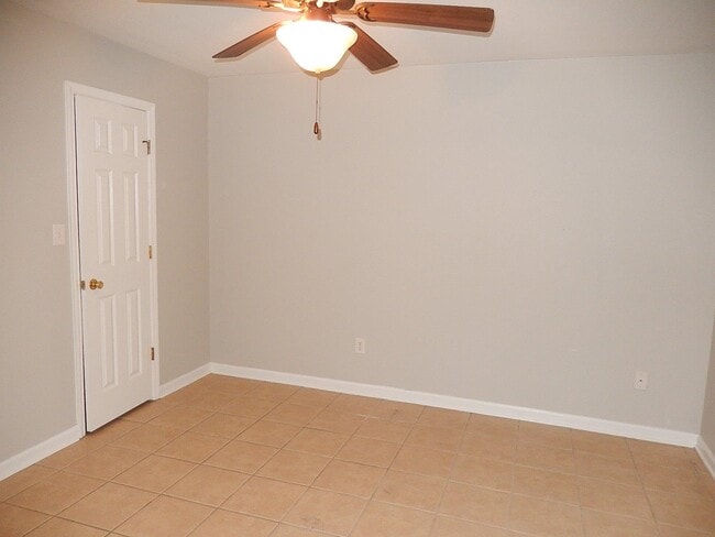 Building Photo - 600 Ponderosa Cir