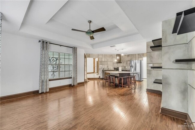 Building Photo - 416 E Nassau Ave