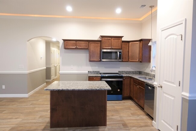 Building Photo - 755 Spartan Commodor Ln