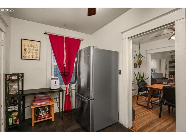 Building Photo - Classic Portland bungalow in Northeast Portland Available July 1st!