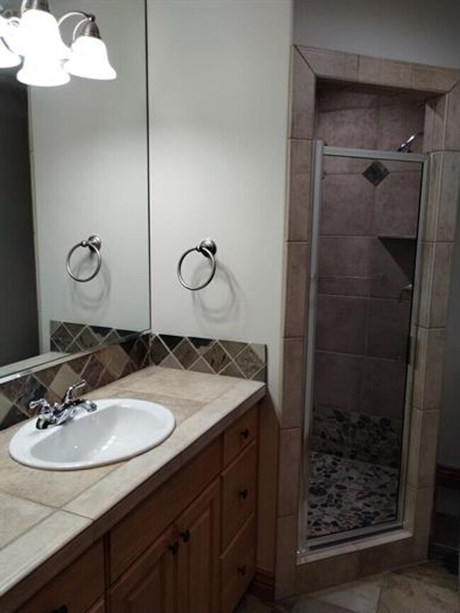 Building Photo - Spacious Cottonwood Heights Home with Vaulted Ceilings & Finished Basement