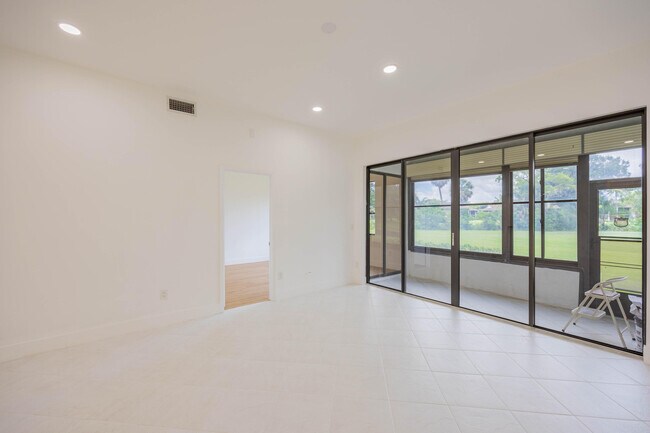 Building Photo - 7520 La Paz Blvd