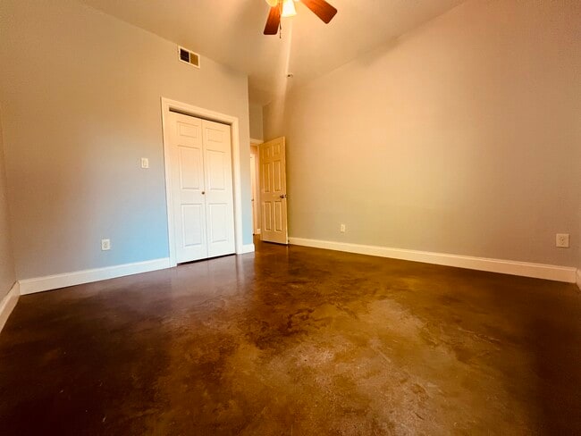 Building Photo - 127 Sun Haven Ln