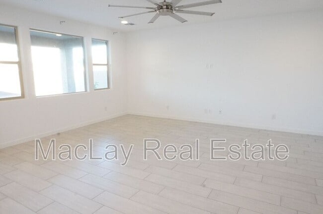 Building Photo - 40562 W Michaels Dr