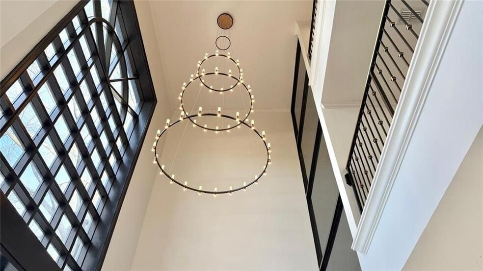 Building Photo - 1104 Pine Heights Dr NE