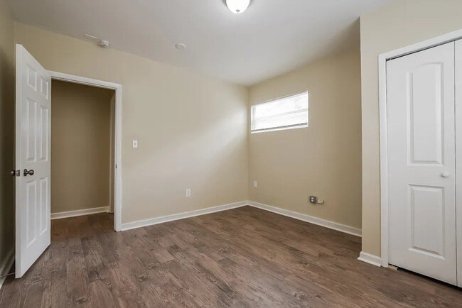 Building Photo - 5918 Tavendale Dr