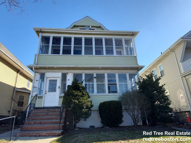 Building Photo - 623 Fellsway