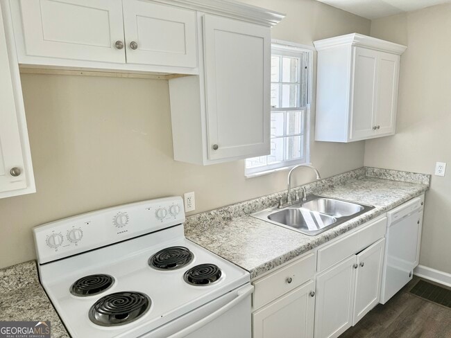 Building Photo - 214 Beechwood Cir