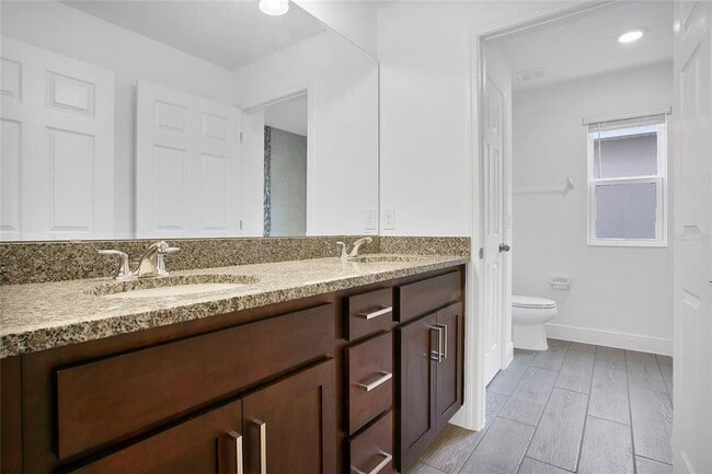 Building Photo - 7842 Syracuse Dr