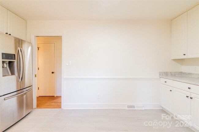Building Photo - 5020 Coronado Dr