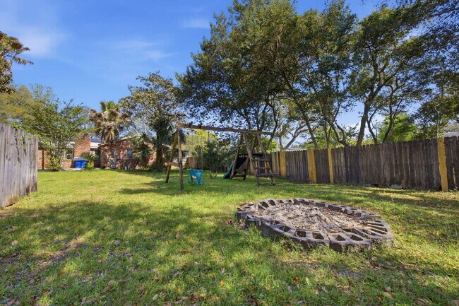 Building Photo - "Charming 4-Bedroom Shalimar Retreat- Power Included With Rent!"