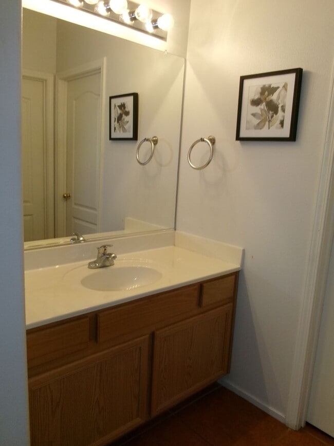 Building Photo - Furnished Enchantment Condo