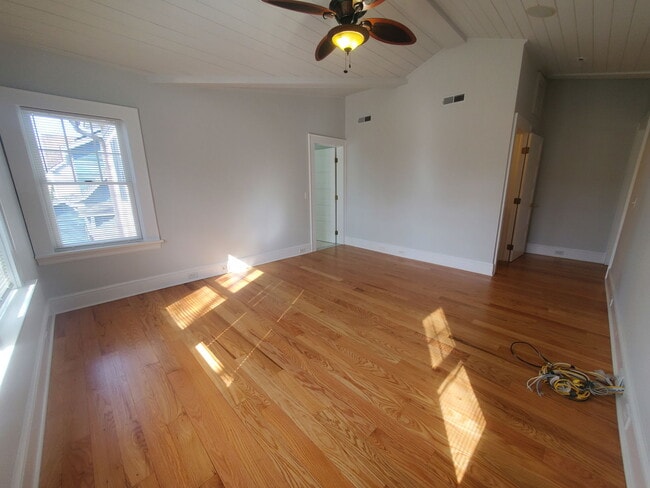 Building Photo - 12 Maplewood Terrace