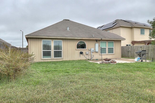 Building Photo - 7701 Cattlemen Dr