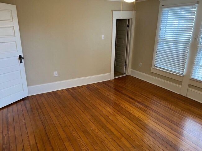 Building Photo - Downtown Statesville - 4 BR / 2 BA
