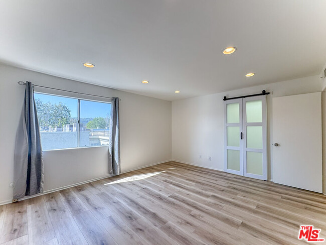 Building Photo - 11730 Moorpark St