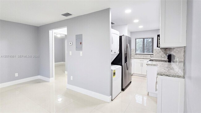 Building Photo - 50 W 28th St
