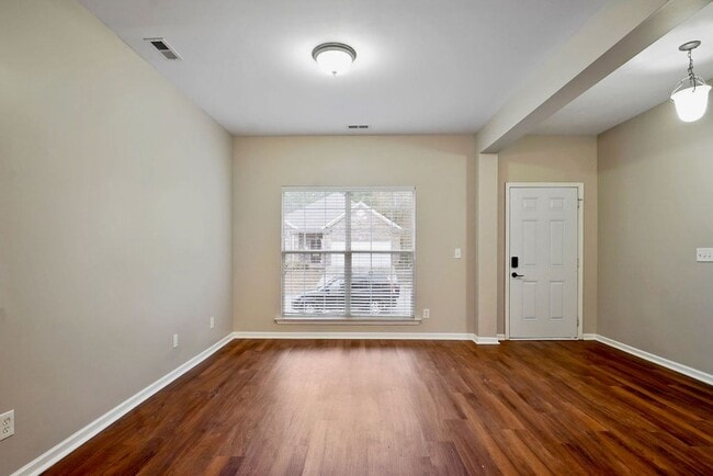 Building Photo - Room to Live, Minutes from Everything 1048 Castlemaine!