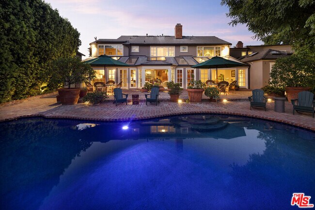 Building Photo - 10030 Toluca Lake Ave