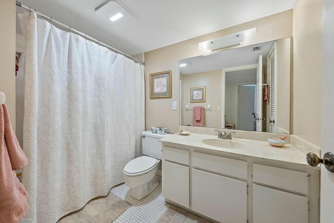 Building Photo - 213 Seabreeze Cir