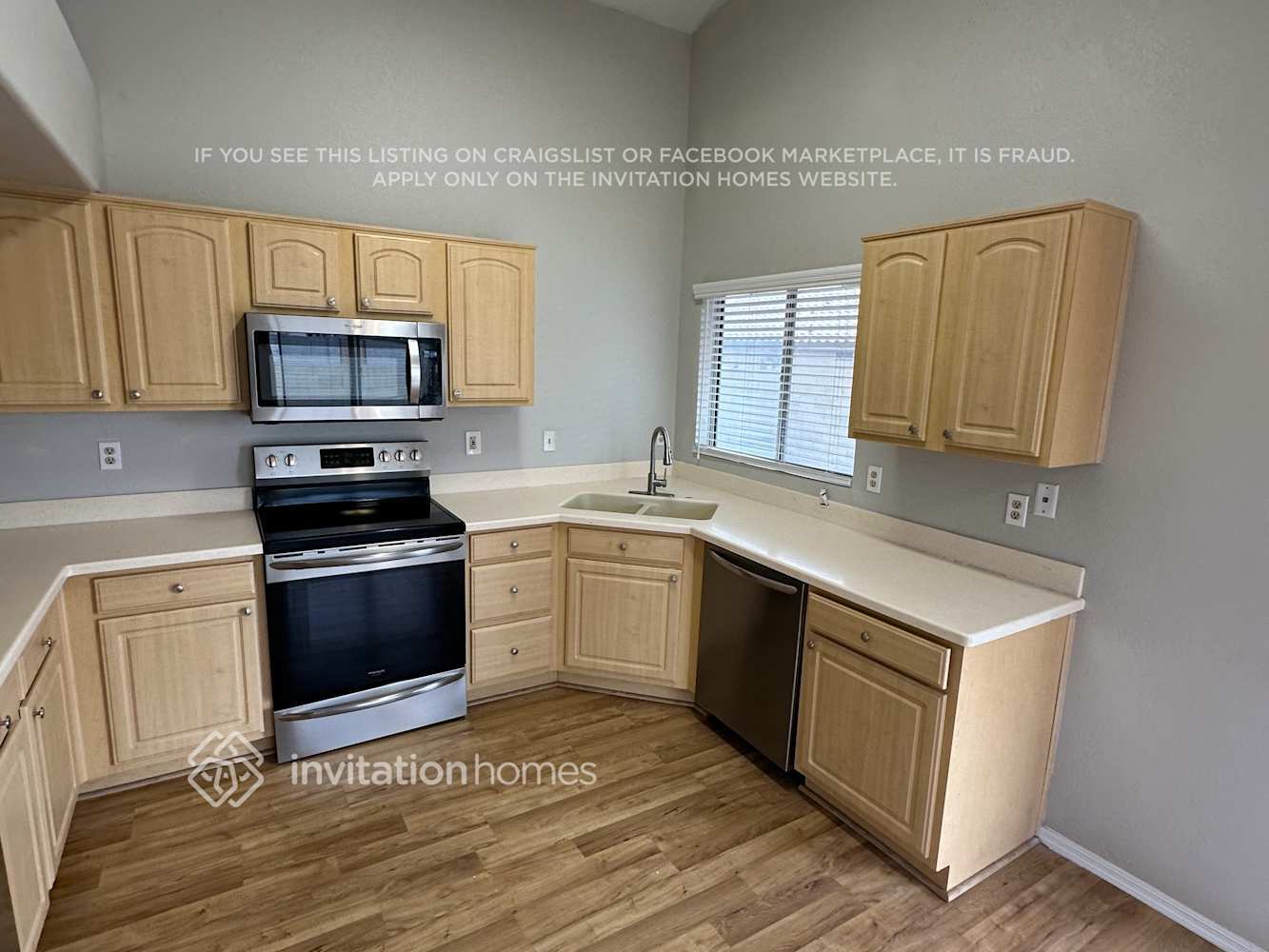 Building Photo - 12480 N 83rd Dr