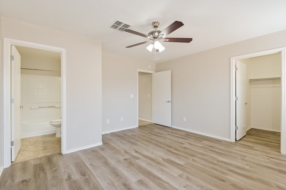 Building Photo - 6329 S Sunrise Valley Dr