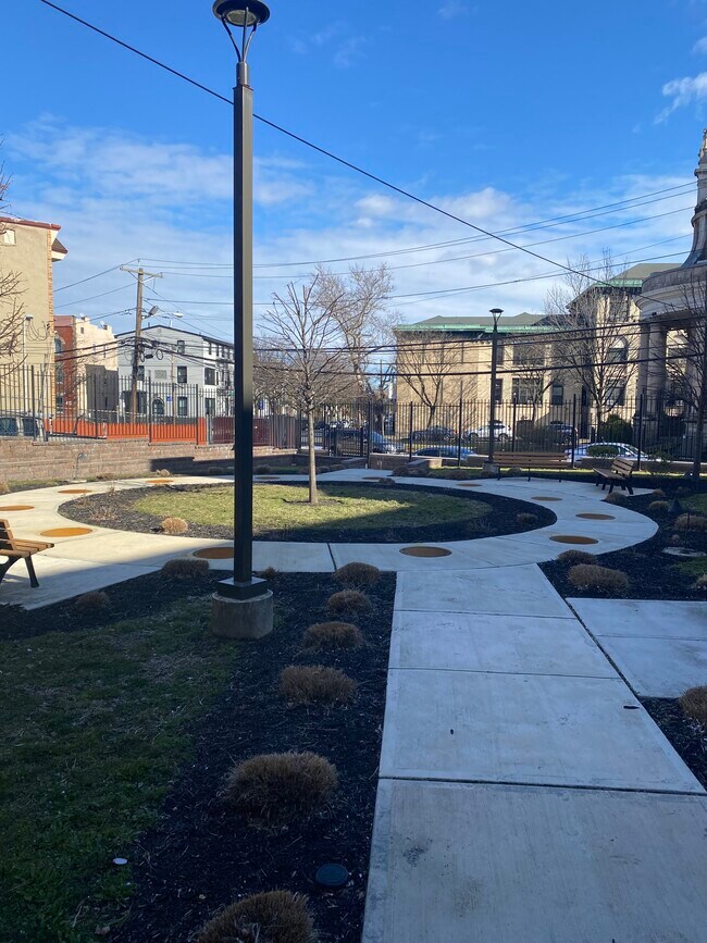 Building Photo - 90 CLINTON Ave