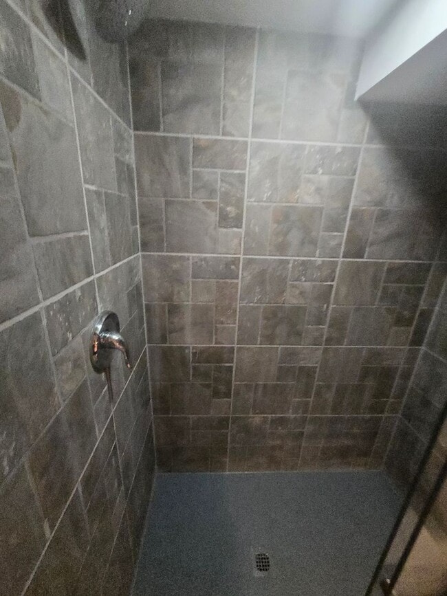 Building Photo - 229 Crestwood Ct