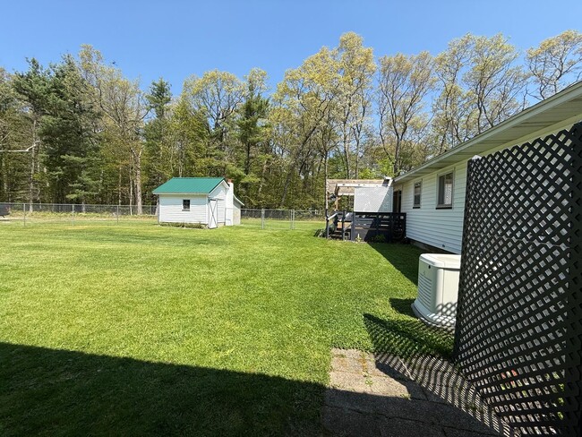 Building Photo - Three Bedroom Home in Whitehall - Deck, Ga...