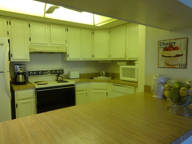 Building Photo - 1211 Capri Isles Blvd