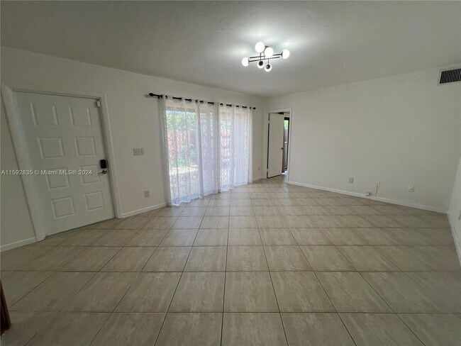 Building Photo - 773 SW 120th Way