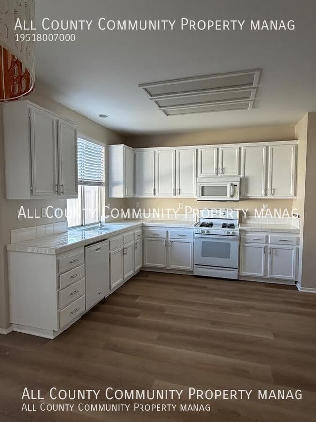 Building Photo - 42176 Chestnut Dr