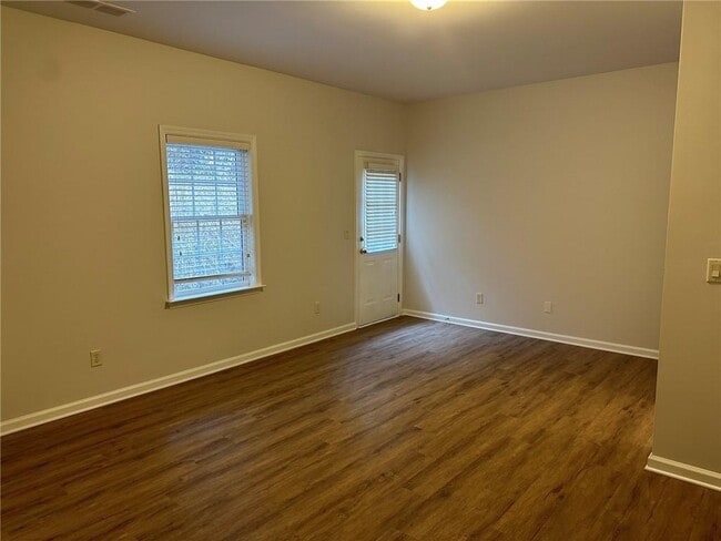Building Photo - 1296 Dunwoody Cove
