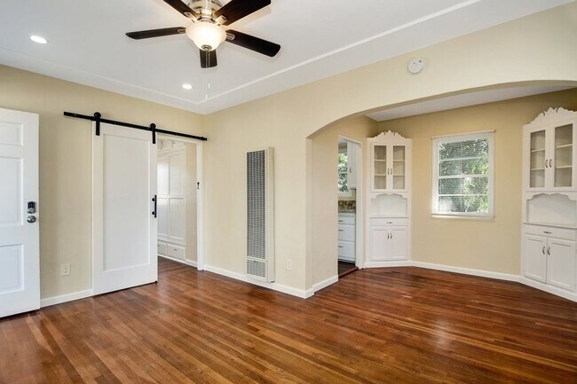 Building Photo - 4415-4419 VAN DYKE AVENUE %